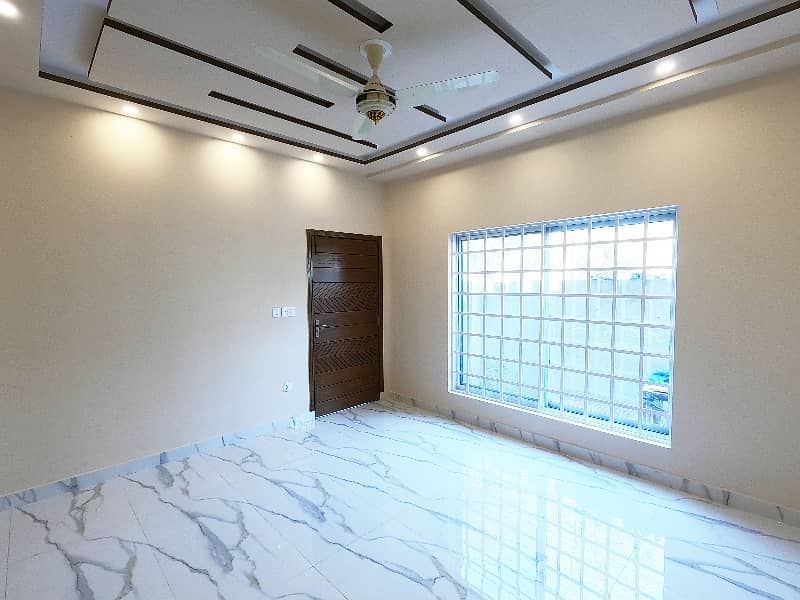 10 Marla House In Nespak Housing Society Phase 3 - Block B Is Available For Sale 9