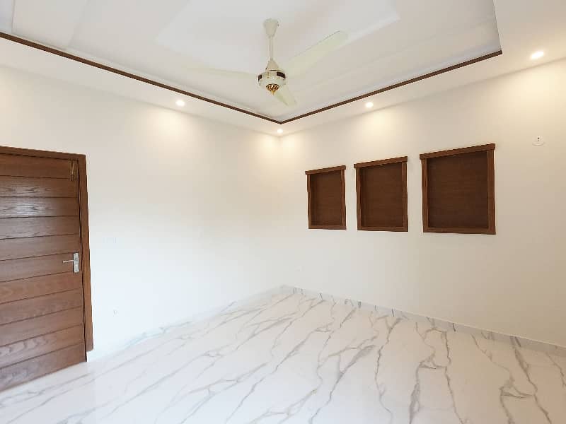 10 Marla House In Nespak Housing Society Phase 3 - Block B Is Available For Sale 14