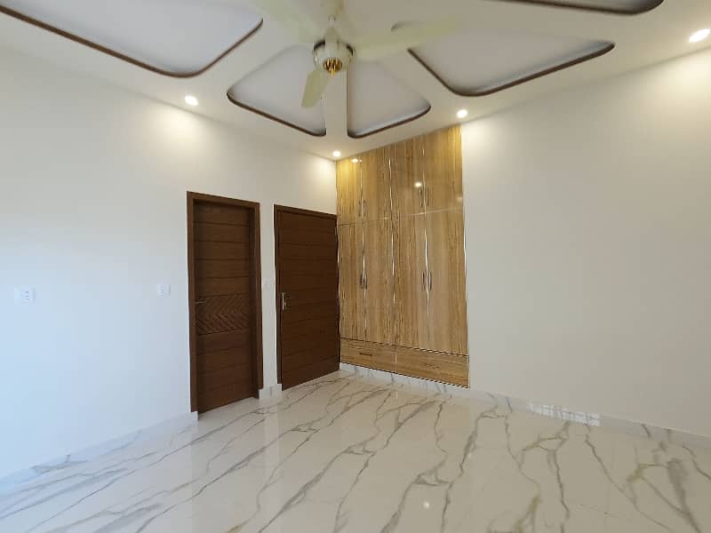 10 Marla House In Nespak Housing Society Phase 3 - Block B Is Available For Sale 16