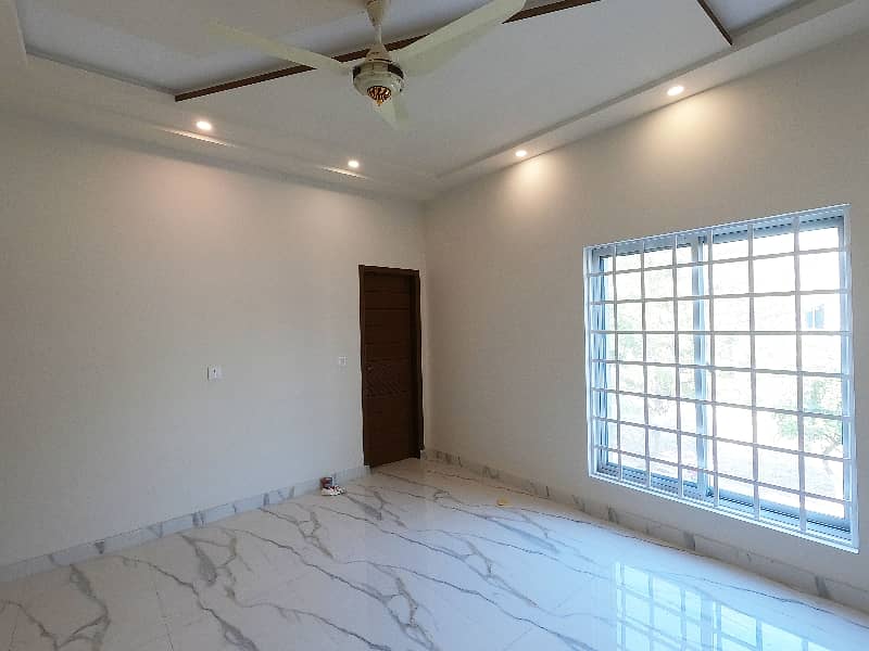 10 Marla House In Nespak Housing Society Phase 3 - Block B Is Available For Sale 24