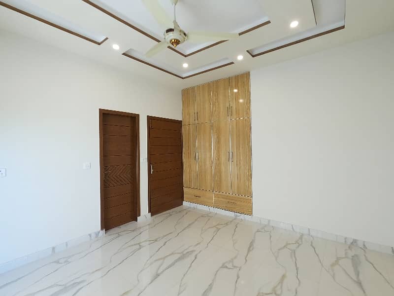 10 Marla House In Nespak Housing Society Phase 3 - Block B Is Available For Sale 28