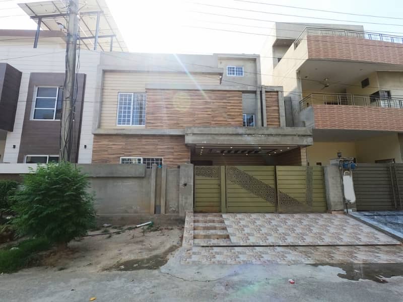 10 Marla House In Nespak Housing Society Phase 3 - Block B Is Available For Sale 1