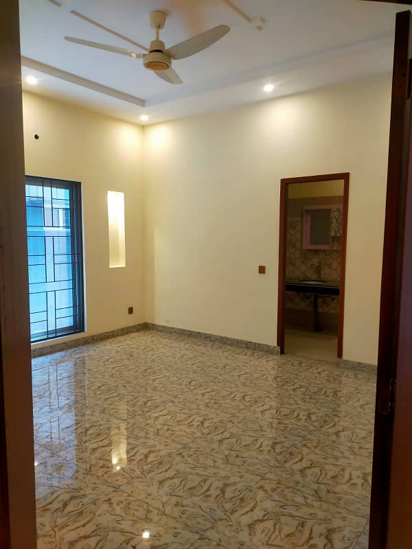 10 Marla House For Sale In Bahria Orchard Phase 1 Central 23