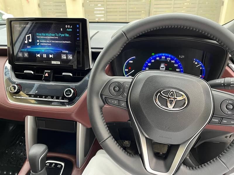 Brand new Toyota Corolla Cross Hybrid 1.8 X 6