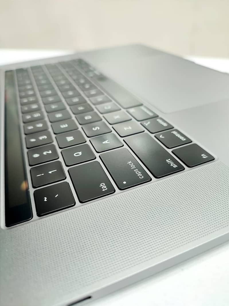 Apple Macbook pro A1990| i5.4" inch  Core i9| 32/512 at ABID COMPUTERS 4