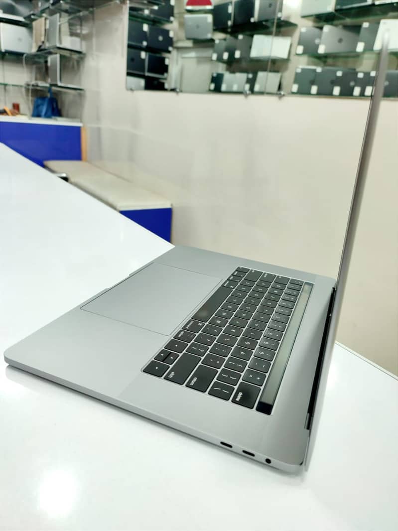 Apple Macbook pro A1990| i5.4" inch  Core i9| 32/512 at ABID COMPUTERS 5