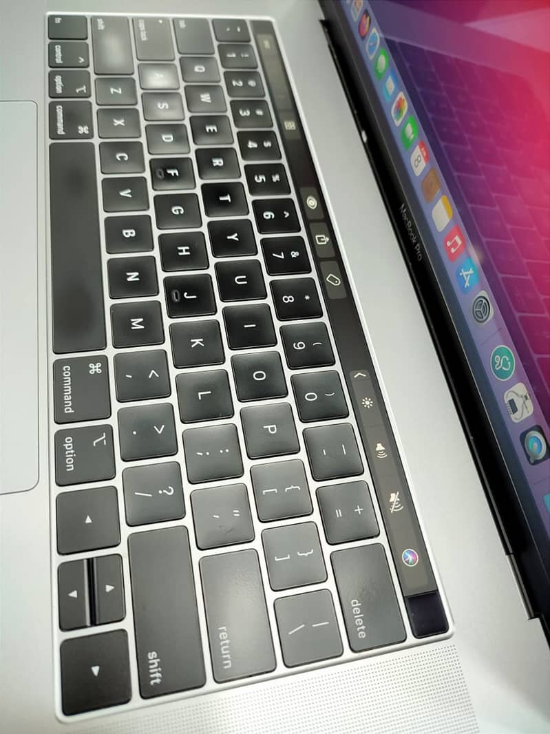 Apple Macbook pro A1990| i5.4" inch  Core i9| 32/512 at ABID COMPUTERS 7
