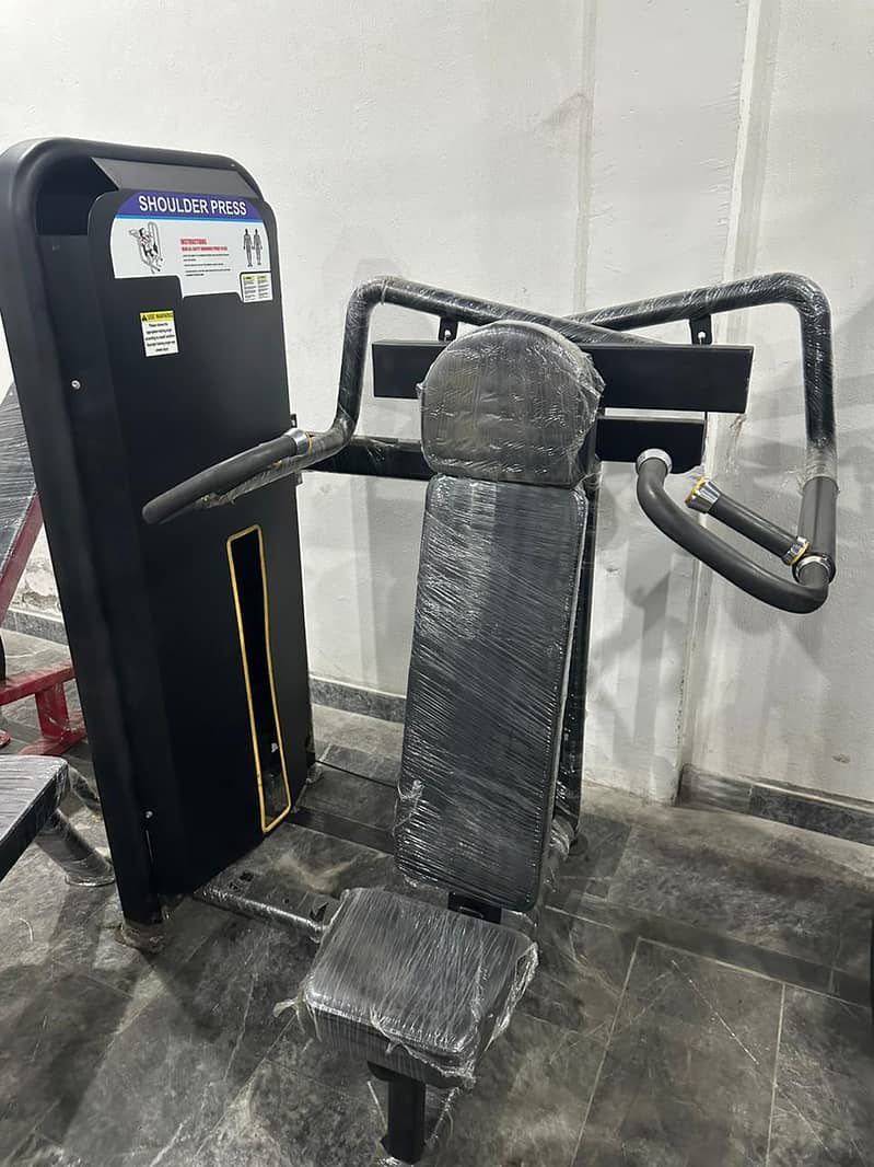 commercial gym equipments / Commercial gym machines /  gym setup 7
