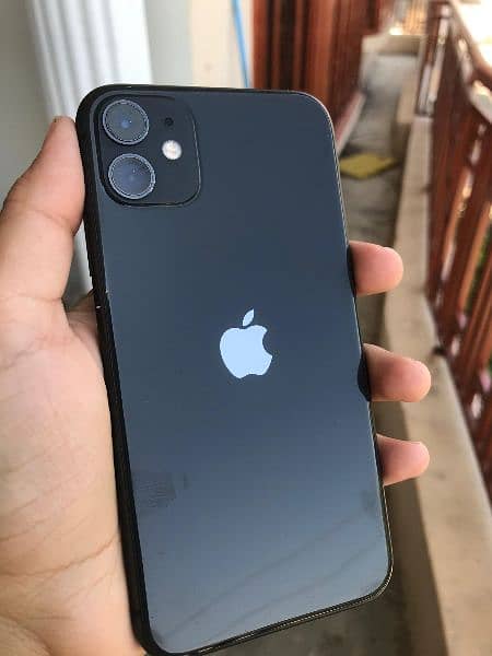 Iphone 11 ( 64 GB BETTRY HEALTH 81% miner dent on ring miner scratches 18