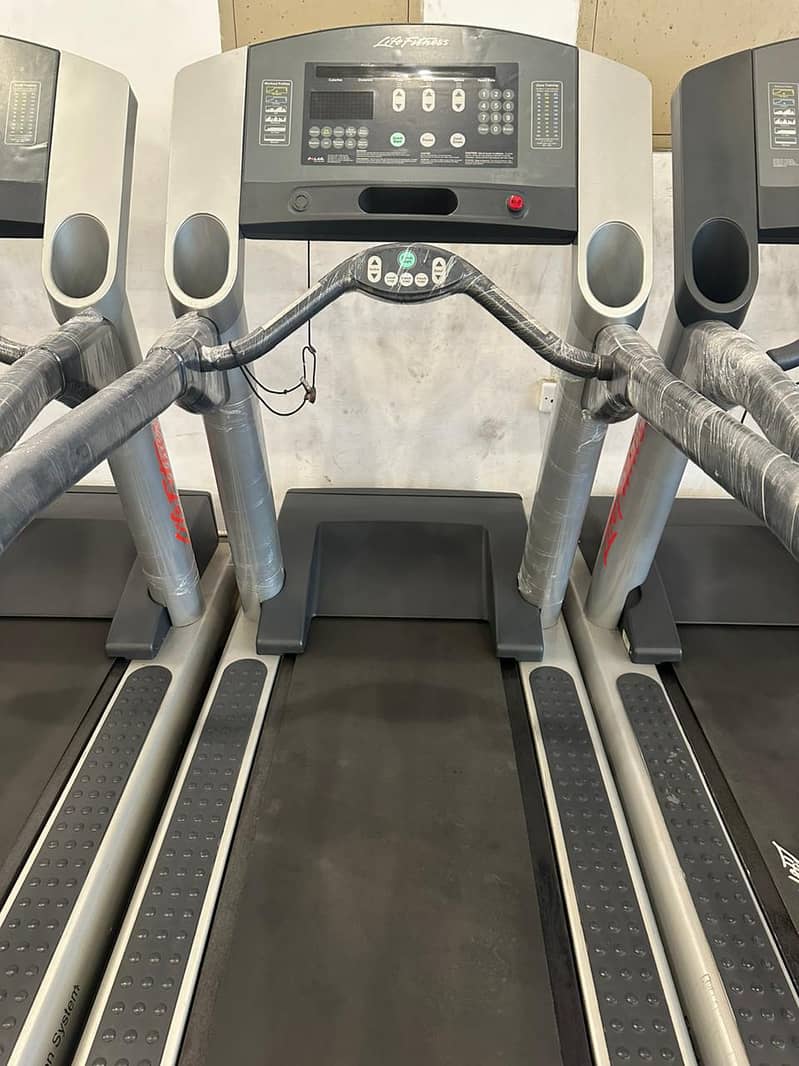 LIFE FITNESS USA BRAND BRAND NEW COMMERCIAL TREADMILL ONLY ON ZFITNESS 1