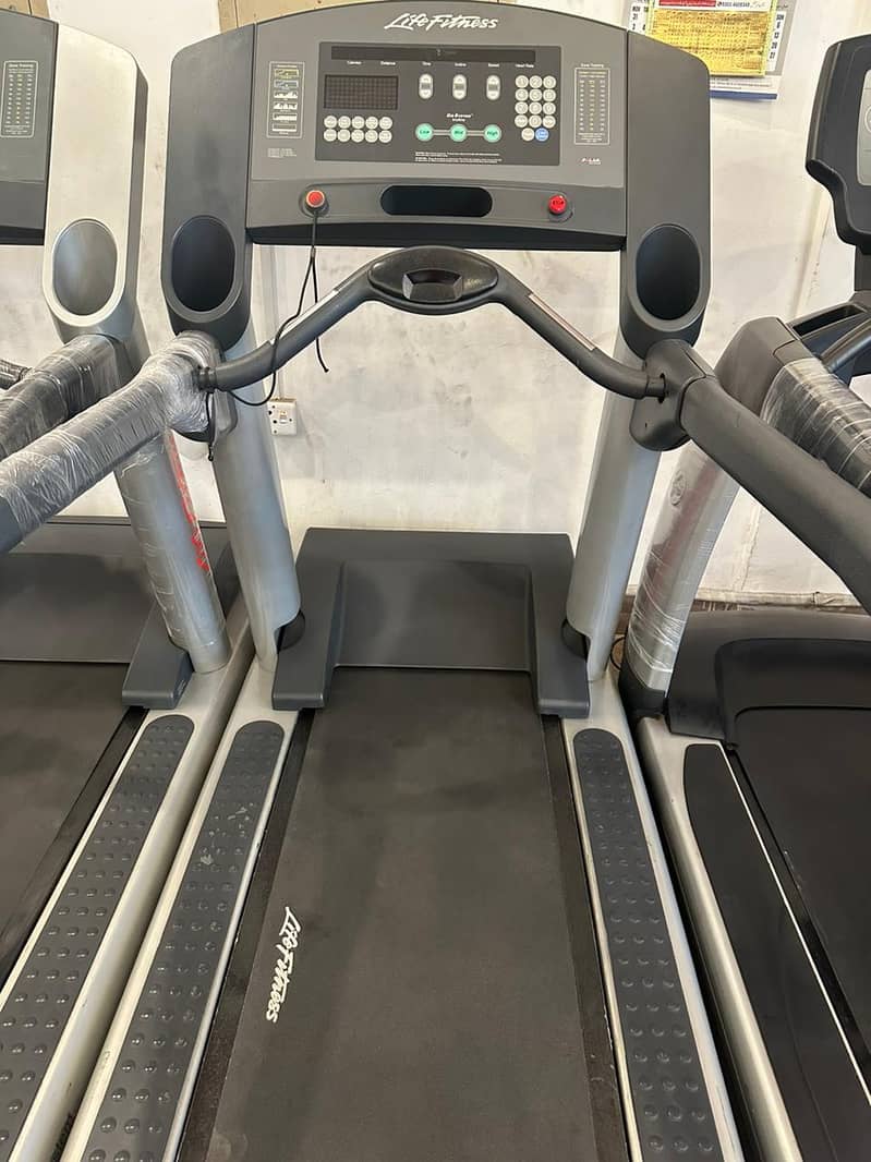 LIFE FITNESS USA BRAND BRAND NEW COMMERCIAL TREADMILL ONLY ON ZFITNESS 2