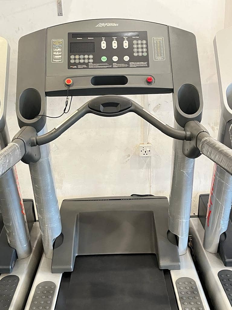 LIFE FITNESS USA BRAND BRAND NEW COMMERCIAL TREADMILL ONLY ON ZFITNESS 6