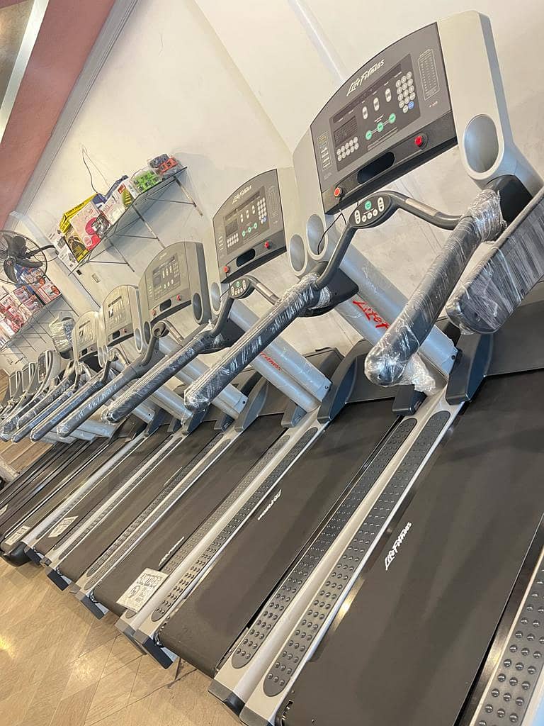 LIFE FITNESS USA BRAND BRAND NEW COMMERCIAL TREADMILL ONLY ON ZFITNESS 7