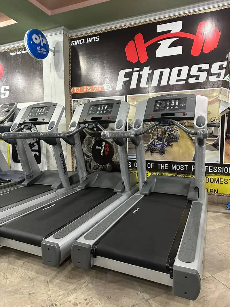 LIFE FITNESS USA BRAND BRAND NEW COMMERCIAL TREADMILL ONLY ON ZFITNESS 16