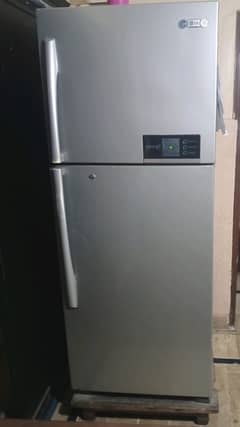 LG refrigerator with digital climate control