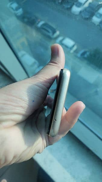 Qmobile i8i Metal 2019 3