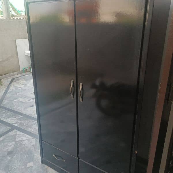 Good Condition Heavy Wardrobe / Almari / Cupboard. Very Low Price 1