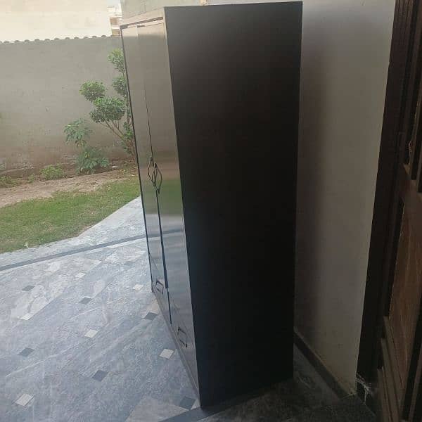 Very Good Condition Heavy Wardrobe / Almari / Cupboard 4