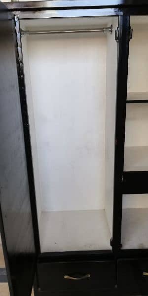 Good Condition Heavy Wardrobe / Almari / Cupboard. Very Low Price 6