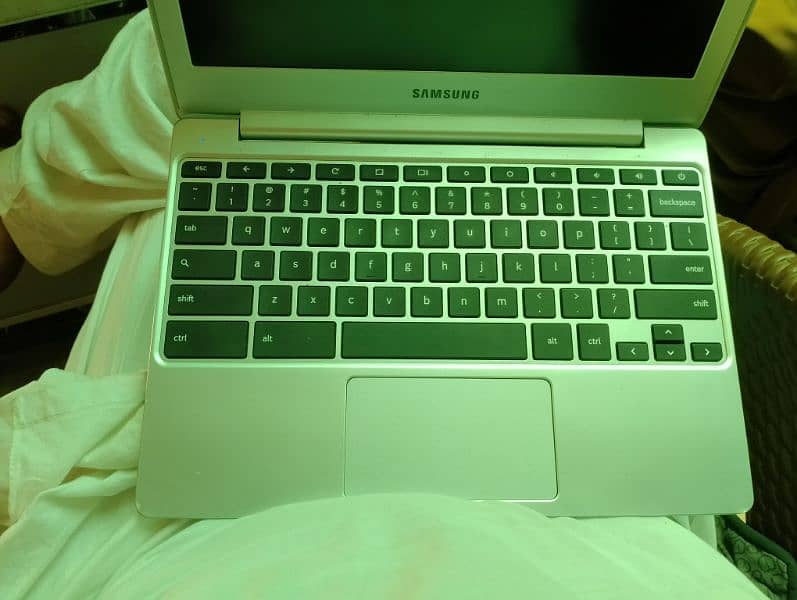 Samsung chrome book laptop 1