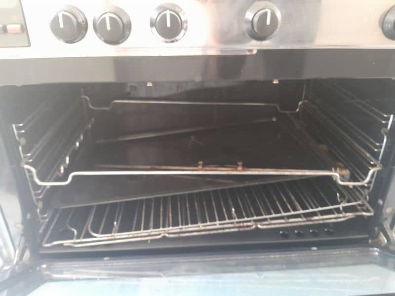 Technogas oven, single ownerhome used. price can be negotiated 2