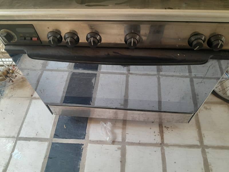 Technogas oven, single ownerhome used. price can be negotiated 3