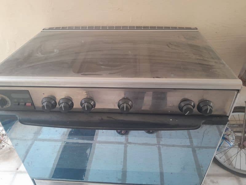 Technogas oven, single ownerhome used. price can be negotiated 4