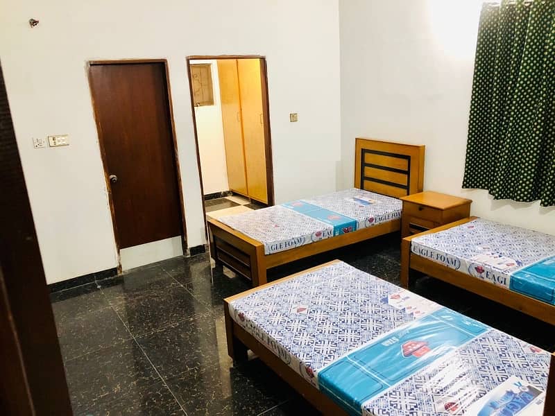 Room for rent, sharing accomodation (Hamza Boys Hostel) 4