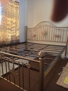 Double size bed for Sale