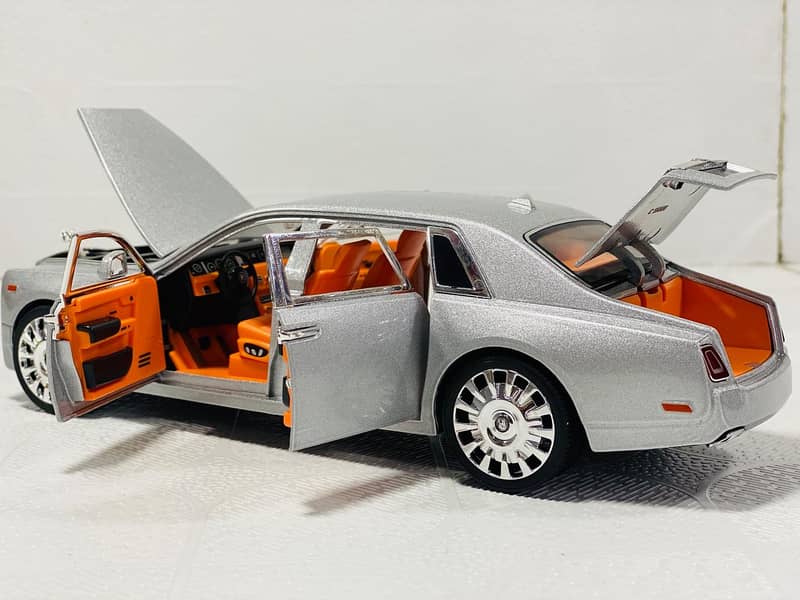 Rolls-Royce Phantom Vlll Metal body Die-cast Model Car 4