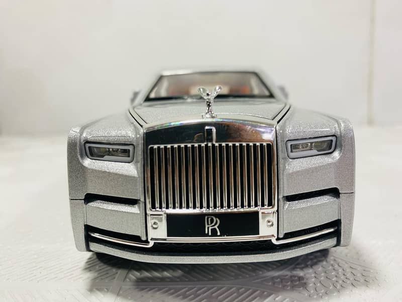 Rolls-Royce Phantom Vlll Metal body Die-cast Model Car 6