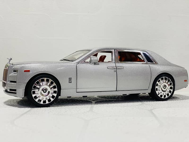 Rolls-Royce Phantom Vlll Metal body Die-cast Model Car 8