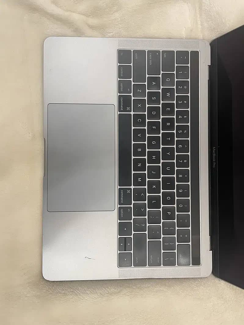 MacBook Pro 13 inch (2016 model) 2