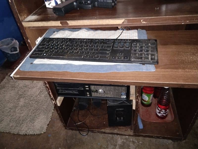 computer with accessories 6