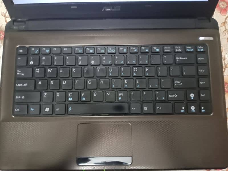 I am selling my laptop condition okay 2