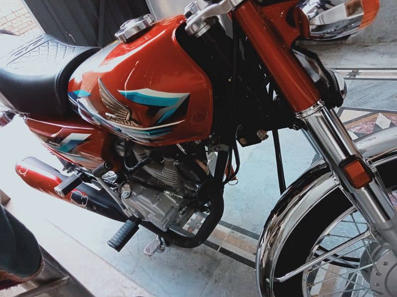 new brand Honda 125 drive only one hand 4
