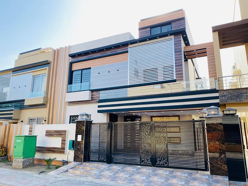 10 Marla Brand New Ultra Modern Lavish House For Sale In Rafi Block Deal Done With Owner Meeting 0