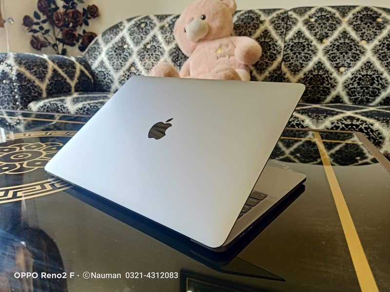 MacBook Pro 2018,Core i7,13"Ratina Disply,16GB RAM,256GB SSD,TouchBar 0