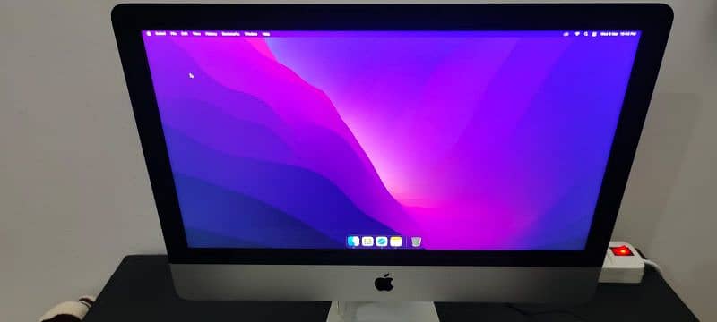 Apple iMac Retina Display 21.5 core i5 Urgently Selling 6