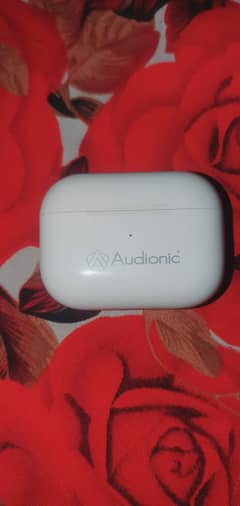 Audionic ear buds 10 by 10 cindition with box wilress charging suporte