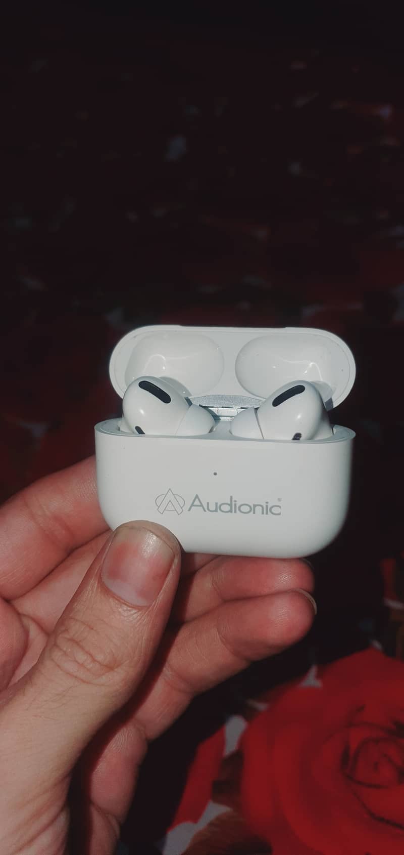 Audionic ear buds 10 by 10 cindition with box wilress charging suporte 2