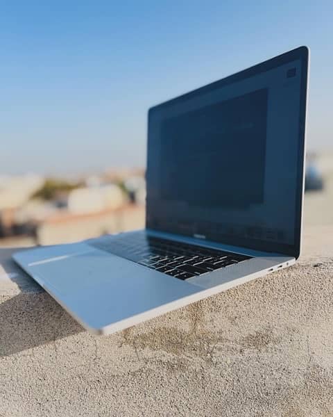 MacBook Pro 2019 15inch Core i9 32GB Ram 1TB SSD 1