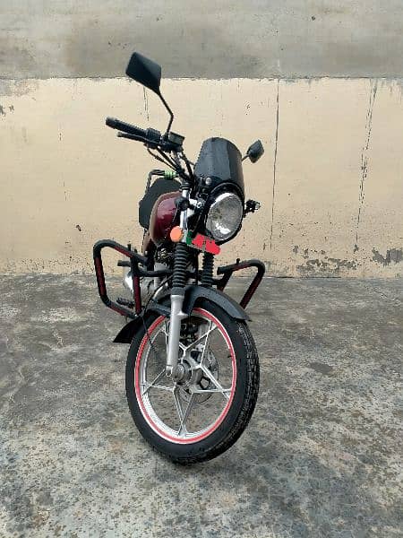 GS150 SE in good condition. Exchange possible with Loader Rickshaw 0