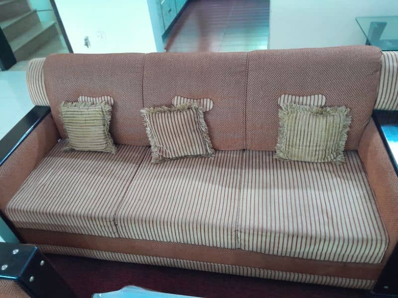 Good condition sofa set for sale in Lahore 1