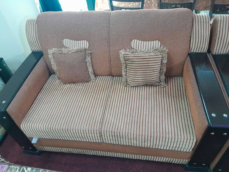 Good condition sofa set for sale in Lahore 2
