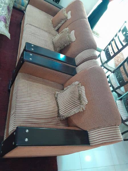Good condition sofa set for sale in Lahore 3