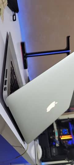 Apple MacBook Air 2014 13 inch screen Core i 5 0