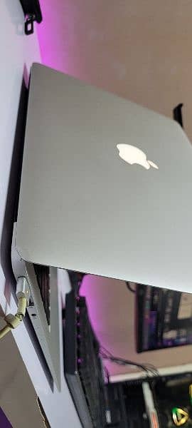 Apple MacBook Air 2014 13 inch screen Core i 5 4