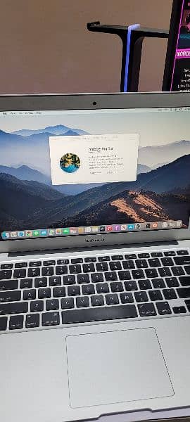 Apple MacBook Air 2014 13 inch screen Core i 5 9