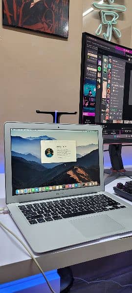 Apple MacBook Air 2014 13 inch screen Core i 5 11